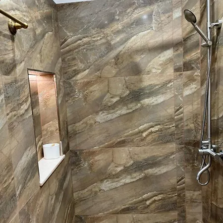 Vila Drasa Guesthouse 5* ジロカストラ